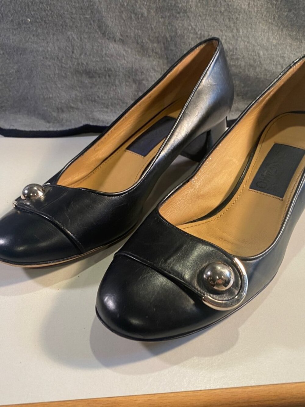 Salvatore Ferragamo - Sz 9M - Wm Black Leather Low Heel Pumps w/ Silver Ornament
